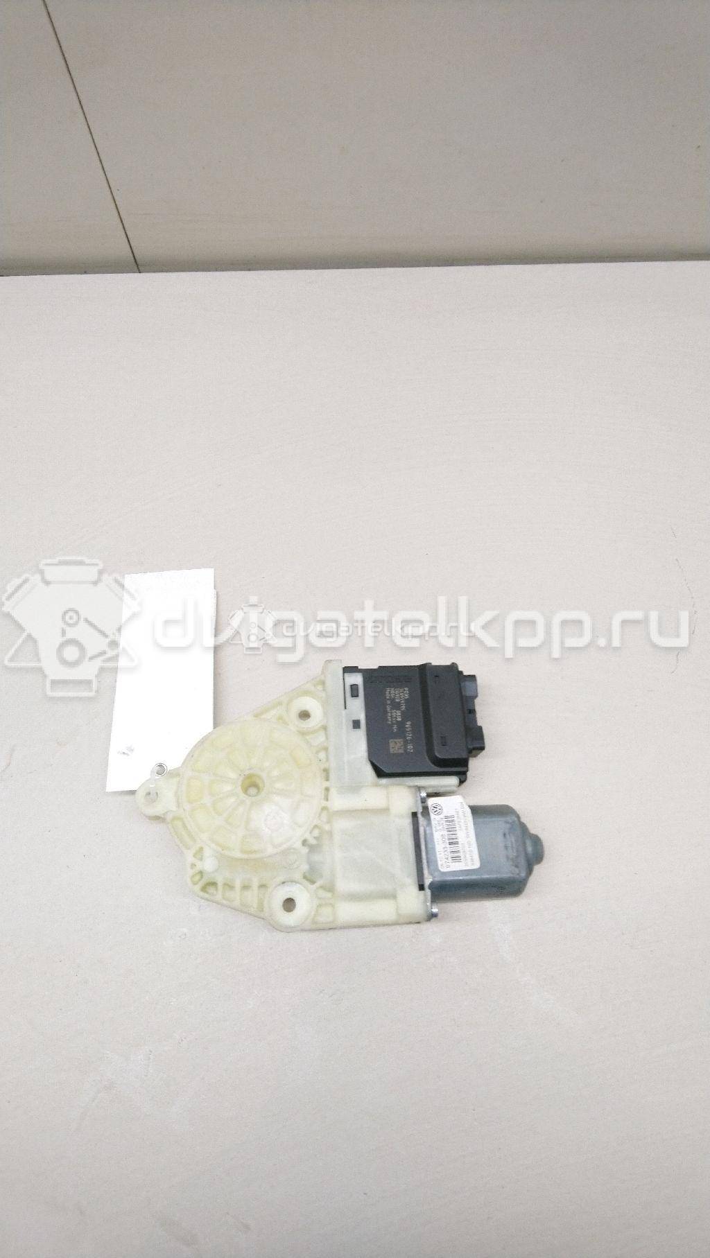 Фото Моторчик стеклоподъемника  3C0959703VW4 для vw Passat [B7] {forloop.counter}}