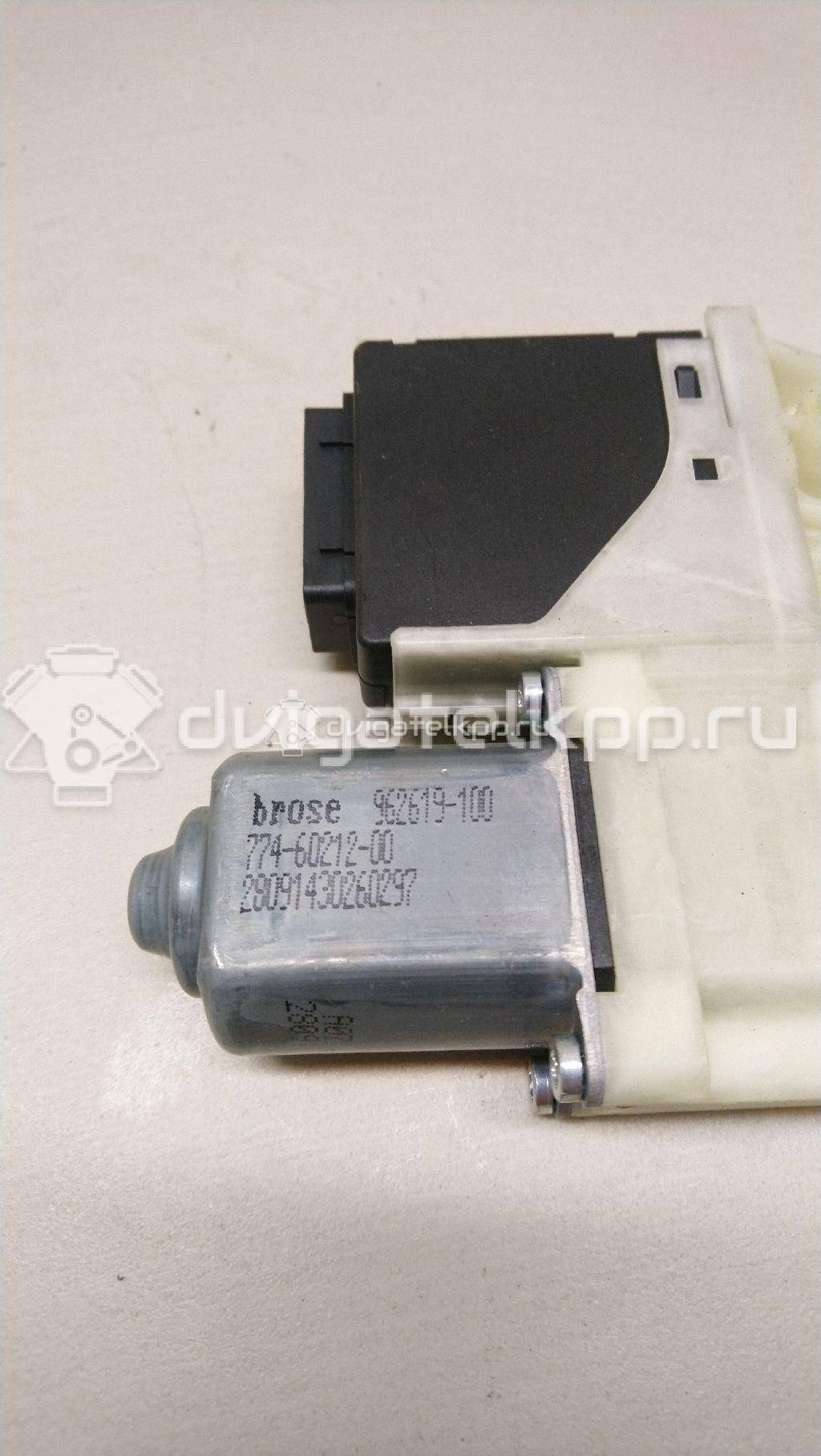 Фото Моторчик стеклоподъемника  3C0959703VW4 для vw Passat [B7] {forloop.counter}}