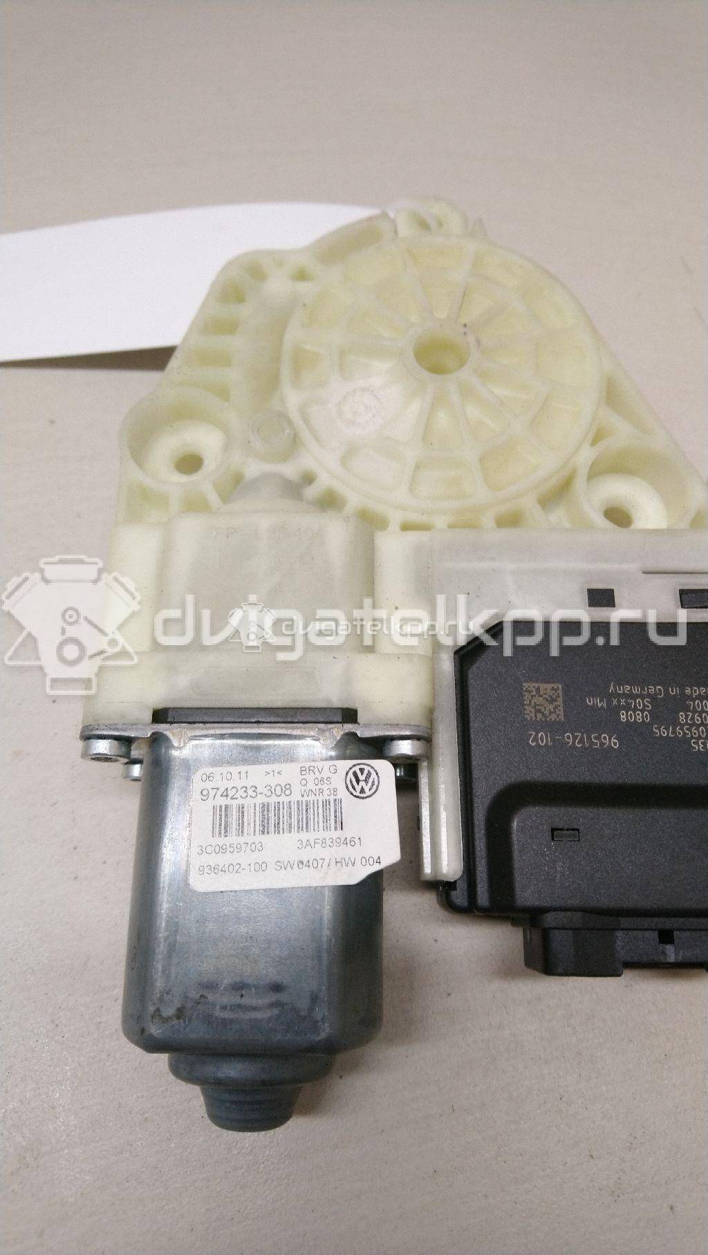 Фото Моторчик стеклоподъемника  3C0959703VW4 для vw Passat [B7] {forloop.counter}}