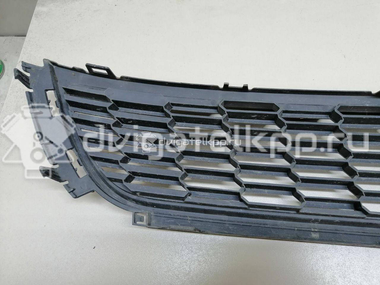 Фото Решетка в бампер центральная  6R0853677A для Volkswagen Polo / Jetta {forloop.counter}}