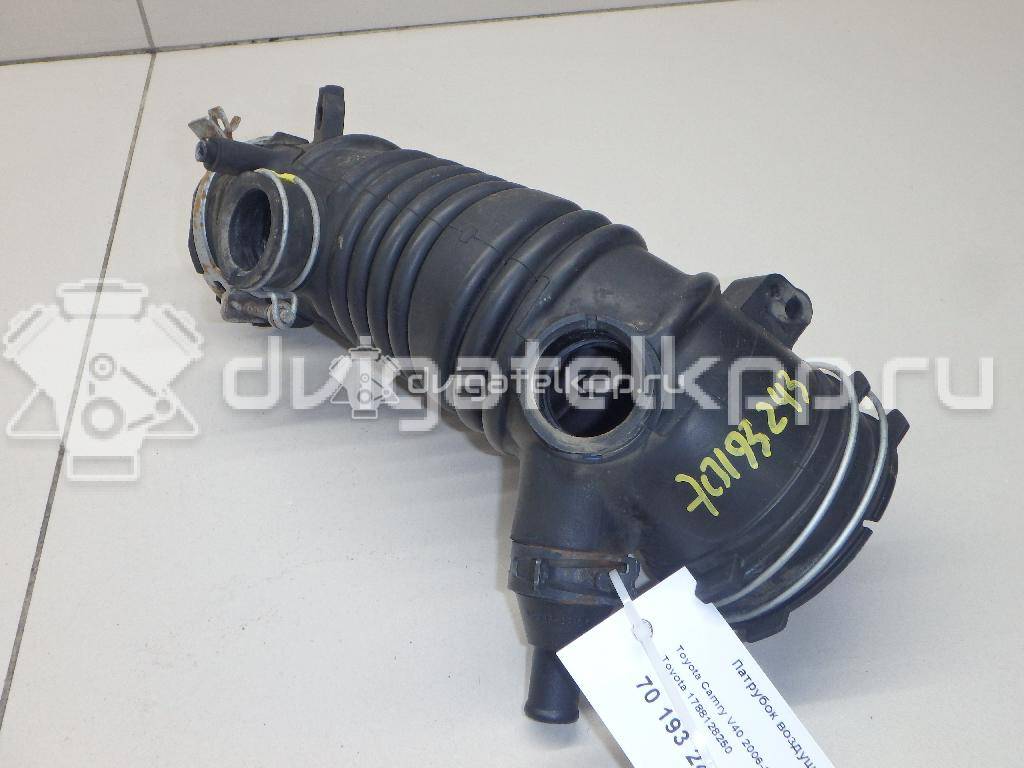 Фото Патрубок воздушного фильтра для двигателя 2AZ-FE для Toyota / Daihatsu / Scion / Toyota (Faw) / Toyota (Gac) 152-163 л.с 16V 2.4 л бензин 1788128250 {forloop.counter}}