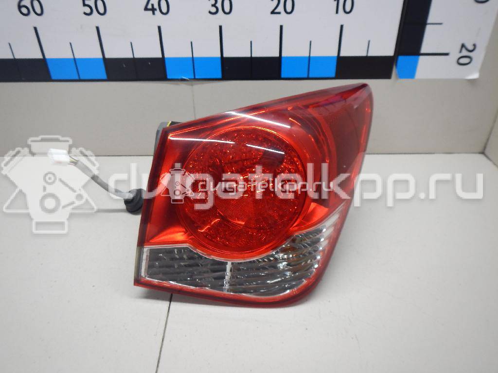 Фото Фонарь задний наружный правый  95039731 для Chevrolet Cruze {forloop.counter}}