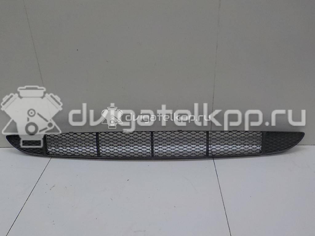 Фото Решетка в бампер центральная  1087336 для Ford Focus {forloop.counter}}