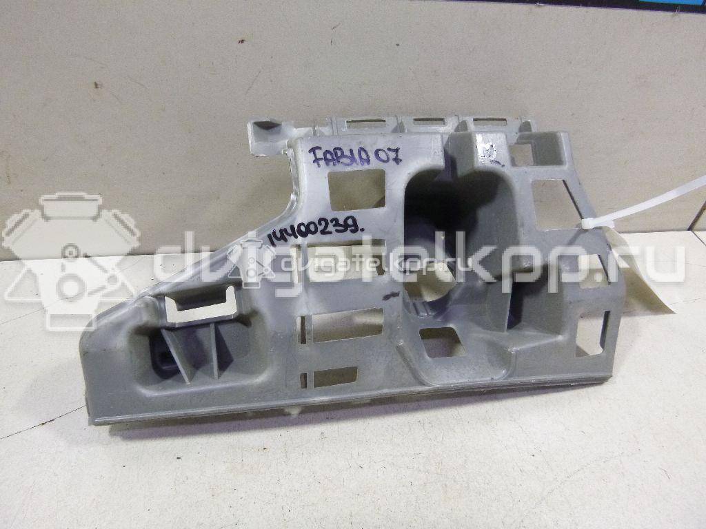 Фото Кронштейн переднего бампера правый  5J0807056A для Skoda Roomster 5J / Fabia {forloop.counter}}
