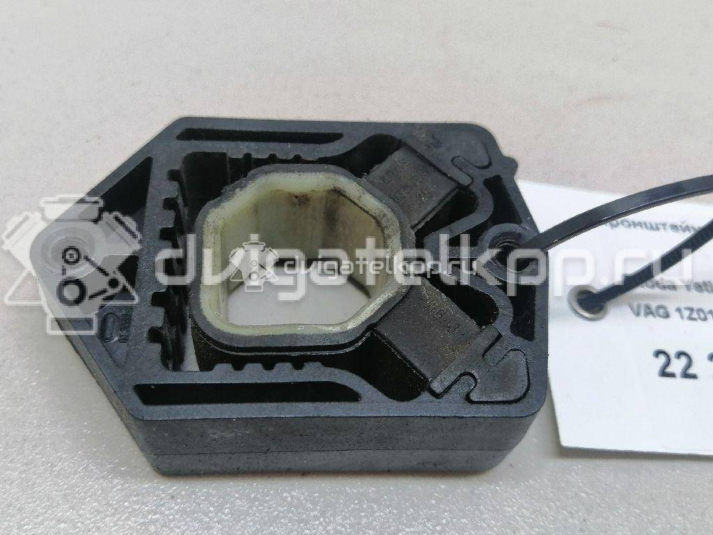 Фото Кронштейн радиатора  1Z0121367B для Skoda Octavia / Octaviaii 1Z3 / Yeti 5L {forloop.counter}}