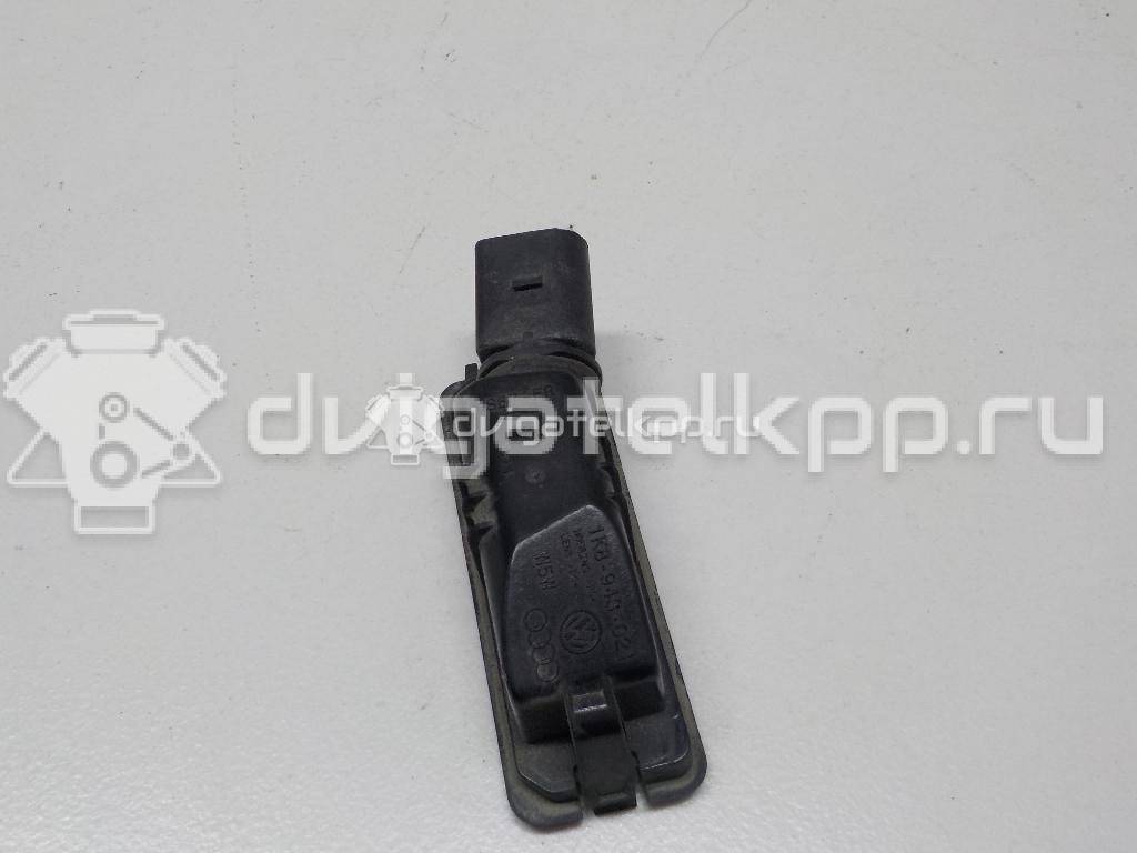 Фото Фонарь подсветки номера  1K8943021 для Volkswagen Scirocco / Polo / Touran / Amarok S1B / New Beetle {forloop.counter}}