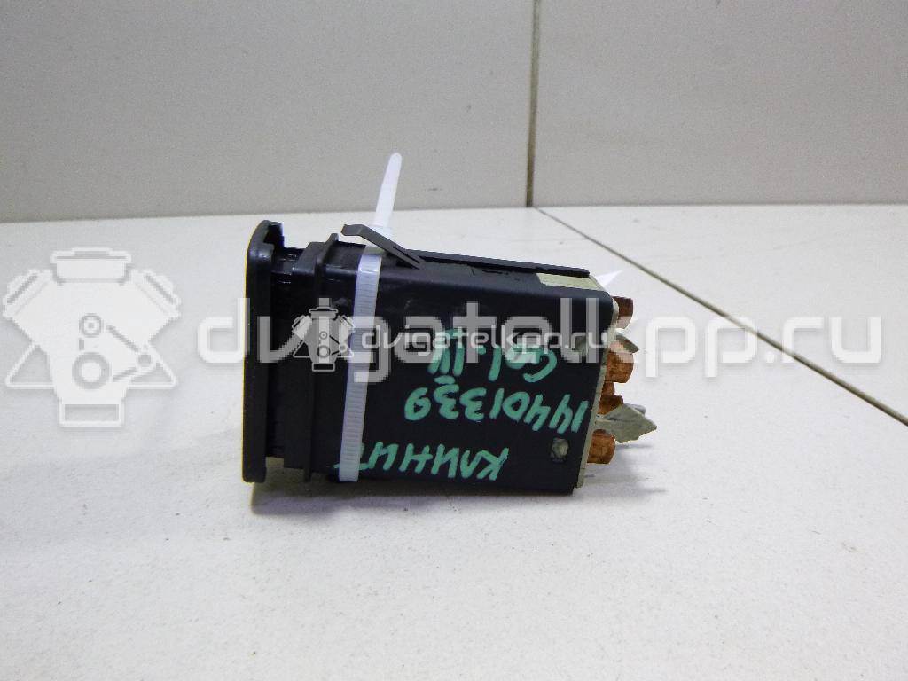 Фото Кнопка аварийной сигнализации  1J0953235J для Volkswagen Bora / Golf {forloop.counter}}