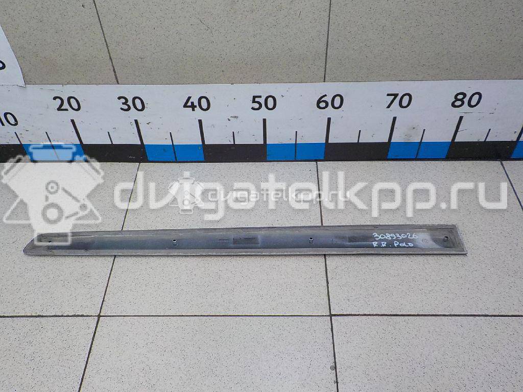 Фото Молдинг задней правой двери  6Q4853754AGRU для Volkswagen Polo {forloop.counter}}