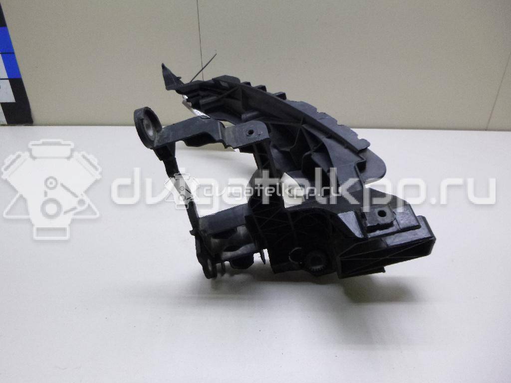 Фото Кронштейн фар левый  8K0805607B для Audi A4 {forloop.counter}}