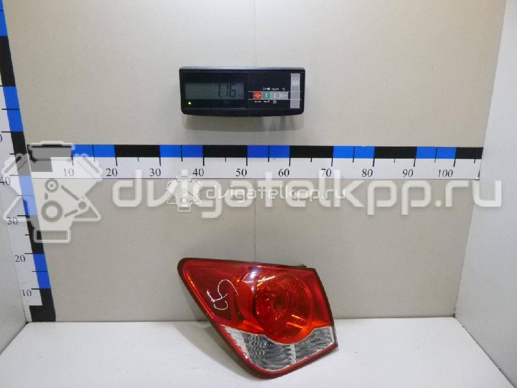 Фото Фонарь задний наружный левый  95965223 для Chevrolet Cruze {forloop.counter}}