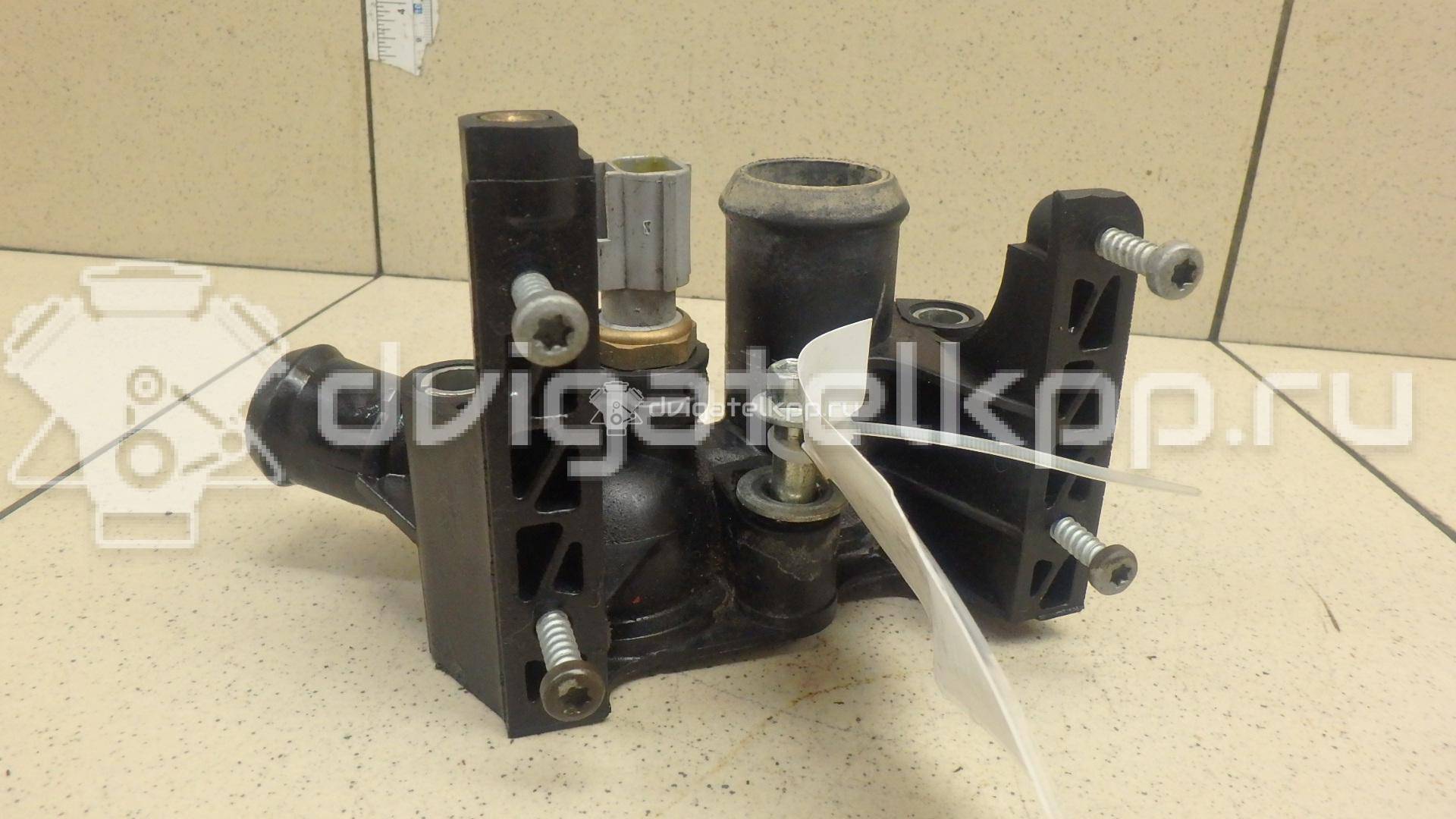 Фото Фланец двигателя системы охлаждения  1531004 для Ford Fiesta / Focus / Puma Ec / Fusion Ju {forloop.counter}}