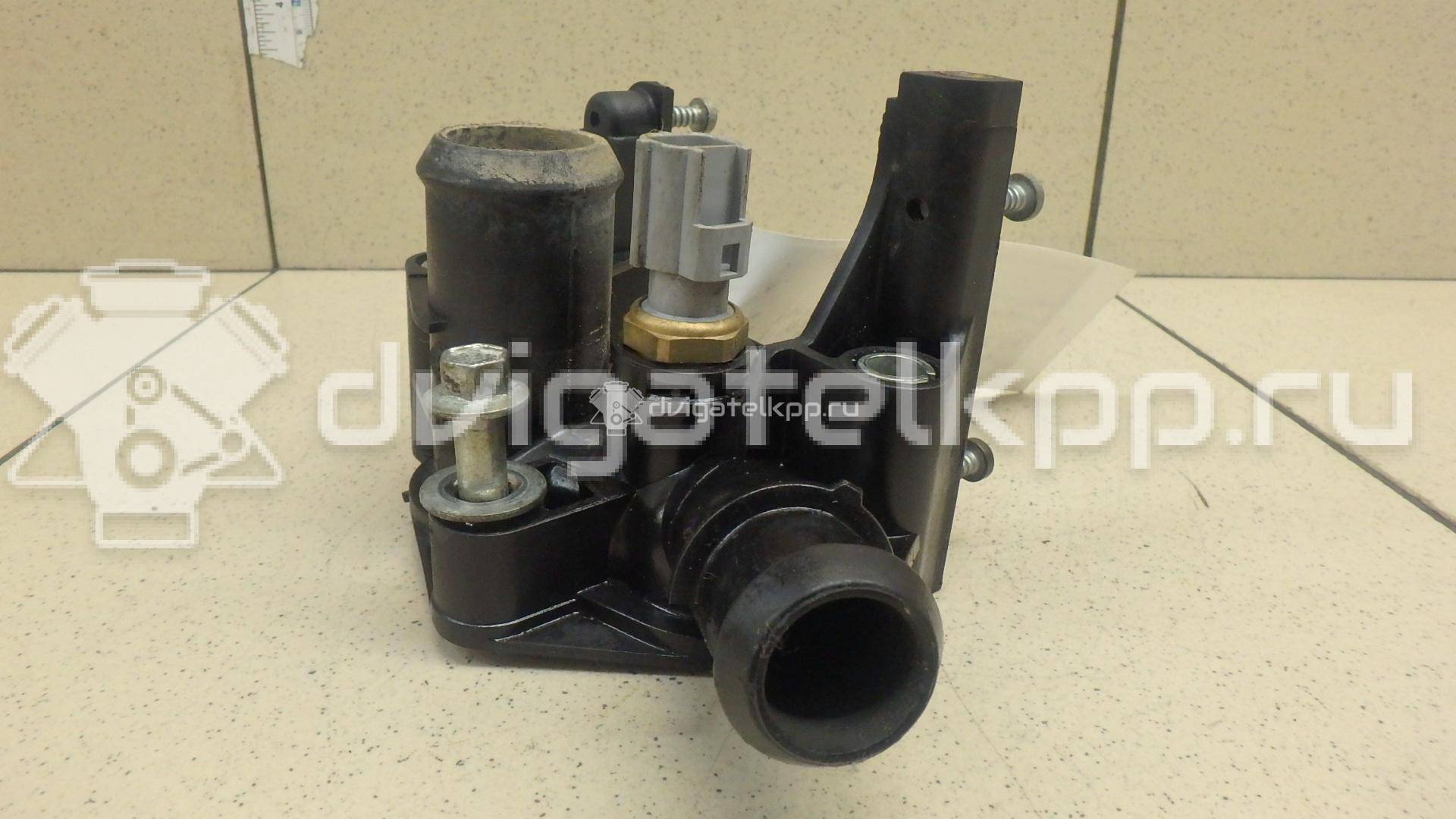 Фото Фланец двигателя системы охлаждения  1531004 для Ford Fiesta / Focus / Puma Ec / Fusion Ju {forloop.counter}}