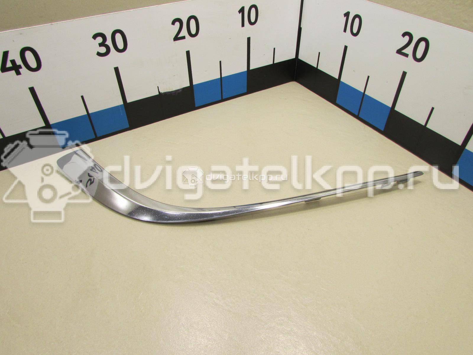 Фото Накладка переднего бампера правая  13368711 для Opel Astra {forloop.counter}}