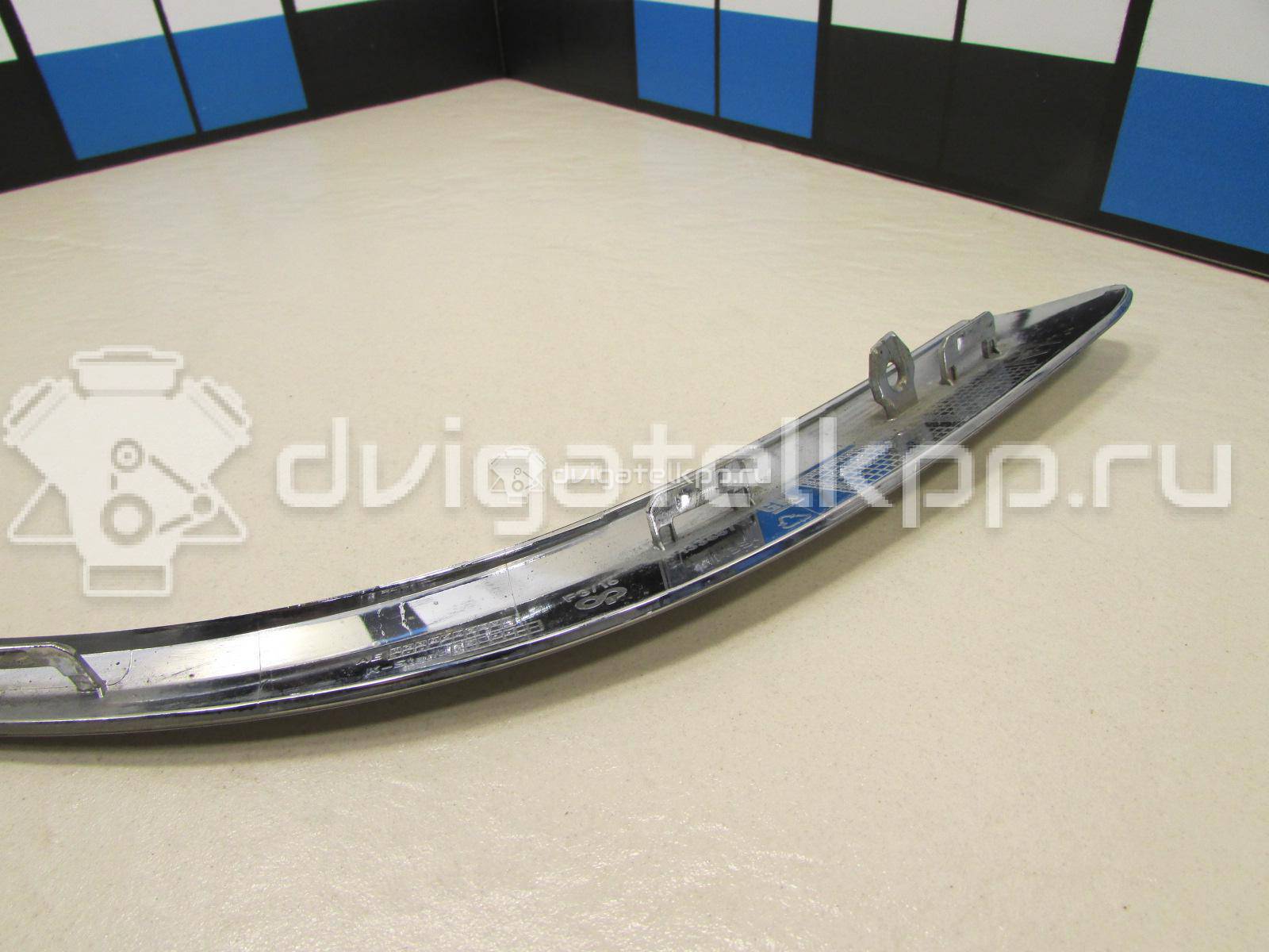 Фото Накладка переднего бампера правая  13368711 для Opel Astra {forloop.counter}}