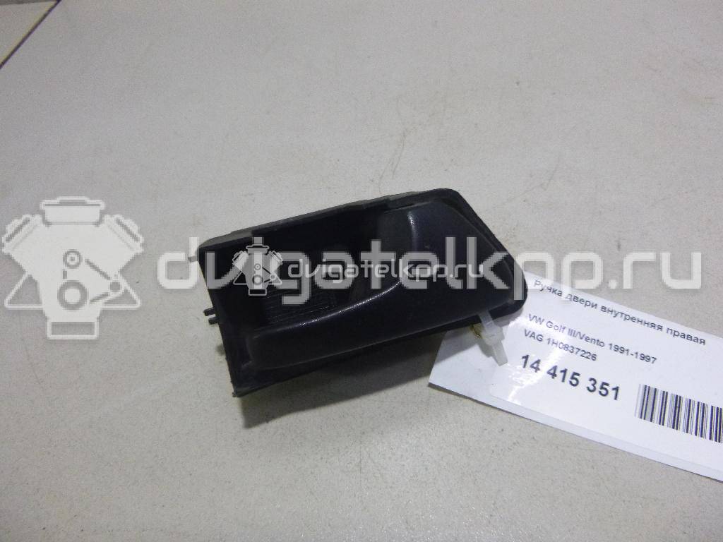 Фото Ручка двери внутренняя правая  1H0837226 для Volkswagen Vento 1H2 / Golf {forloop.counter}}