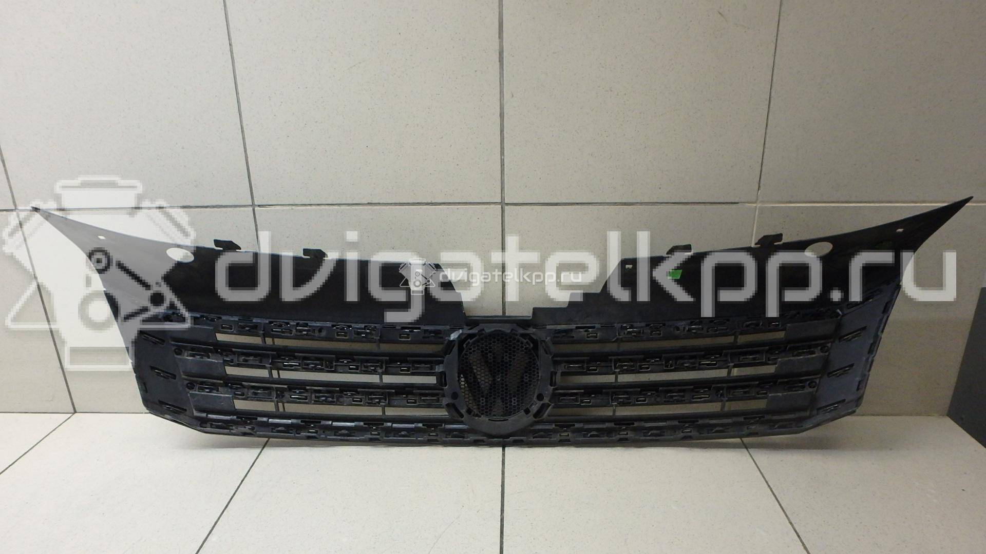 Фото Решетка радиатора  3AA853651OQE для Volkswagen Passat {forloop.counter}}