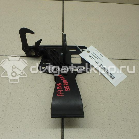 Фото Крючок капота  8T0823480 для audi A4 [B8]