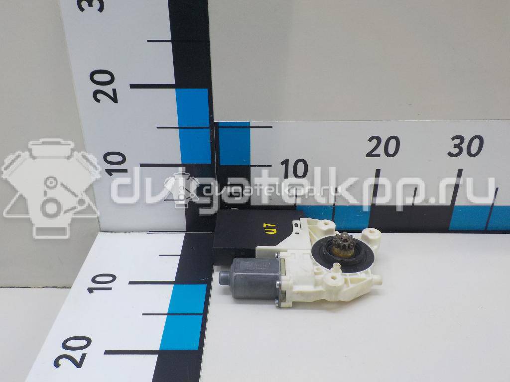 Фото Моторчик стеклоподъемника  1430347 для Ford Focus {forloop.counter}}