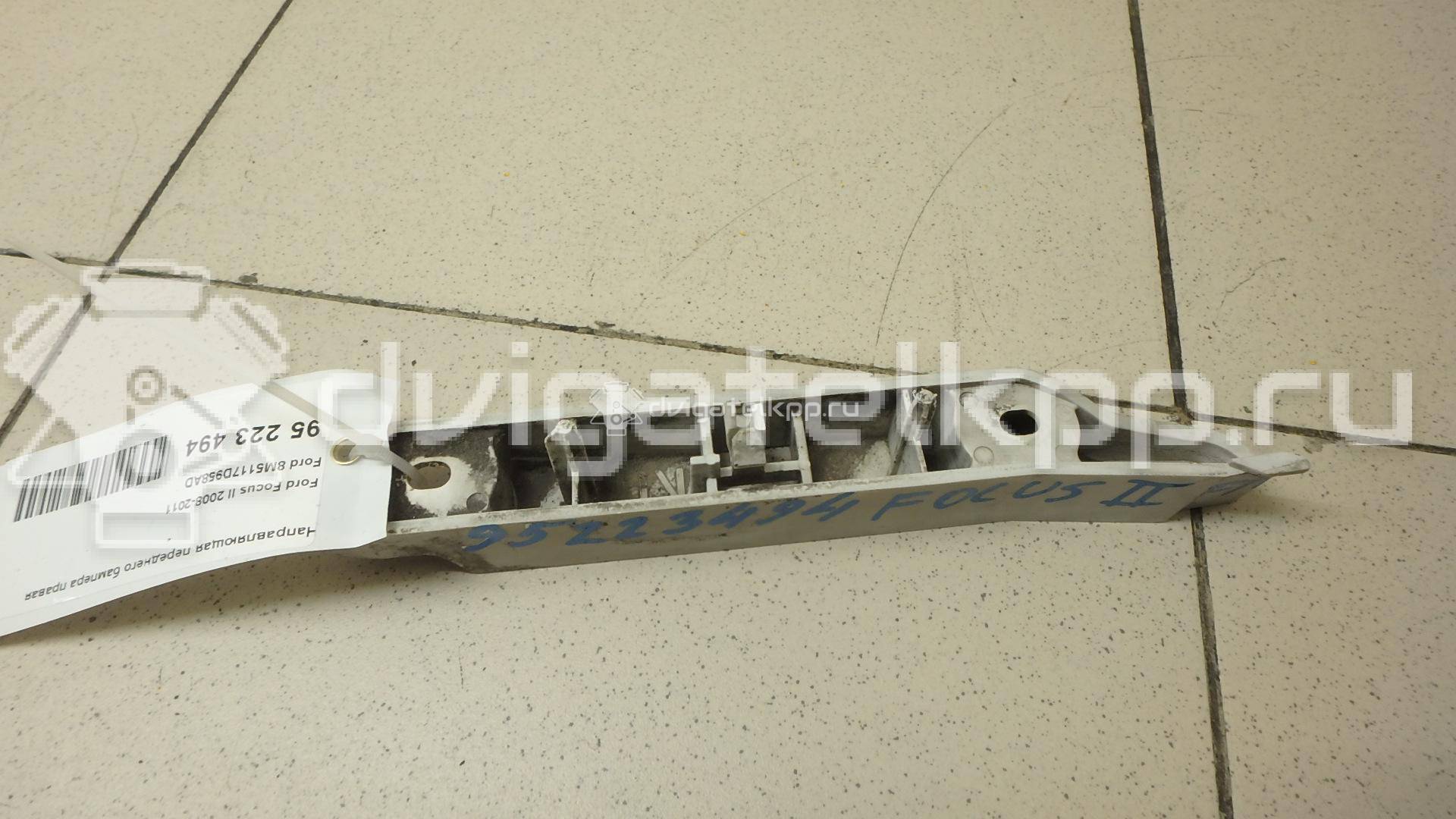 Фото Направляющая переднего бампера правая  8M5117D958AD для Ford Focus {forloop.counter}}