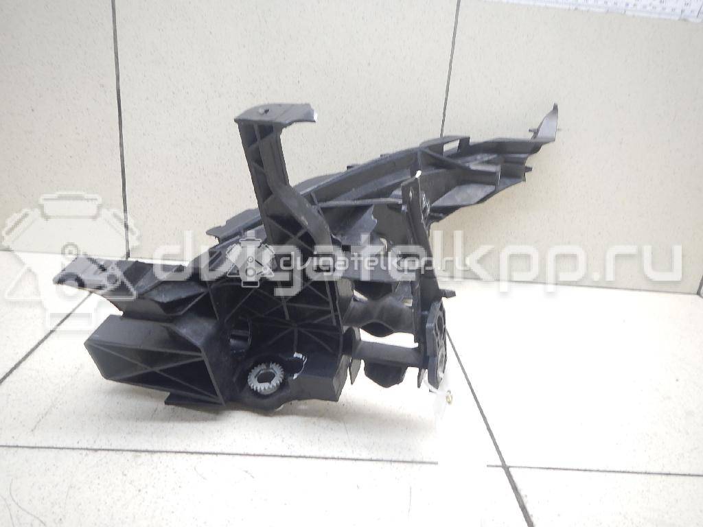 Фото Кронштейн фар правый  8K0805608B для Audi A4 {forloop.counter}}