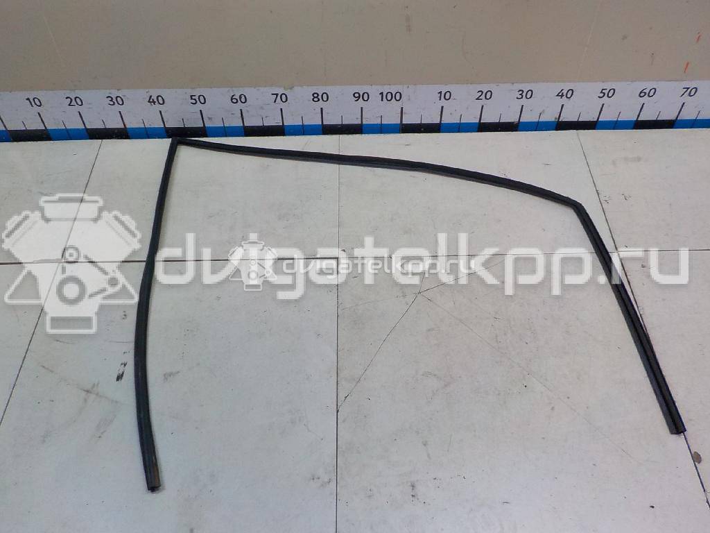 Фото Уплотнитель стекла двери  mr526475 для mitsubishi Lancer (CS/Classic) {forloop.counter}}