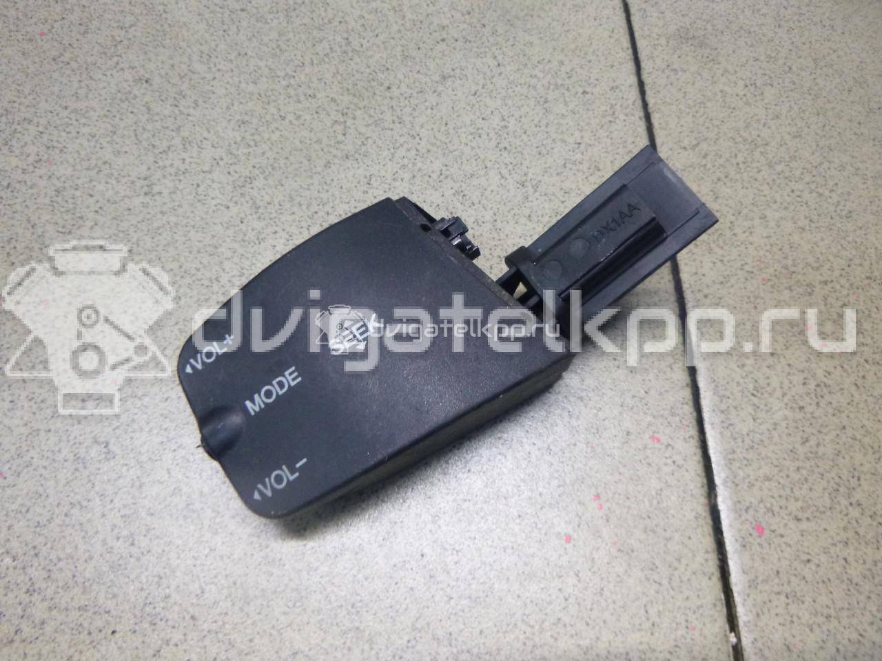 Фото Переключатель подрулевой управления магнитолой  1318961 для Ford Focus / Kuga / Transit / C-Max {forloop.counter}}