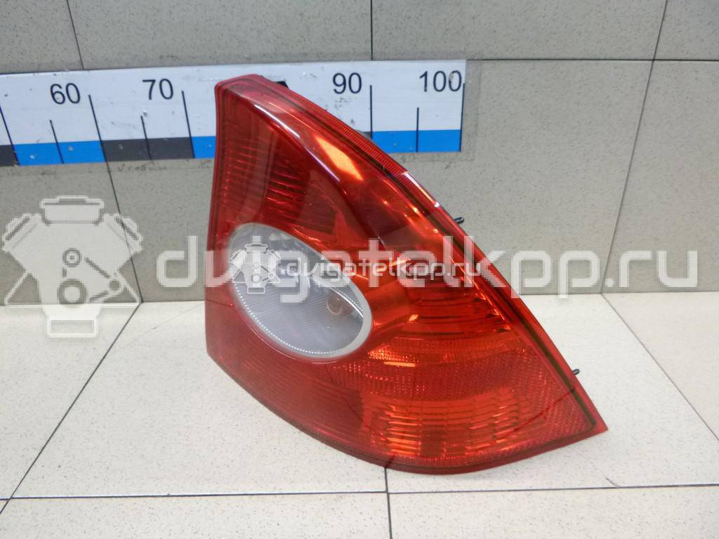 Фото Фонарь задний правый  1333832 для Ford Focus {forloop.counter}}