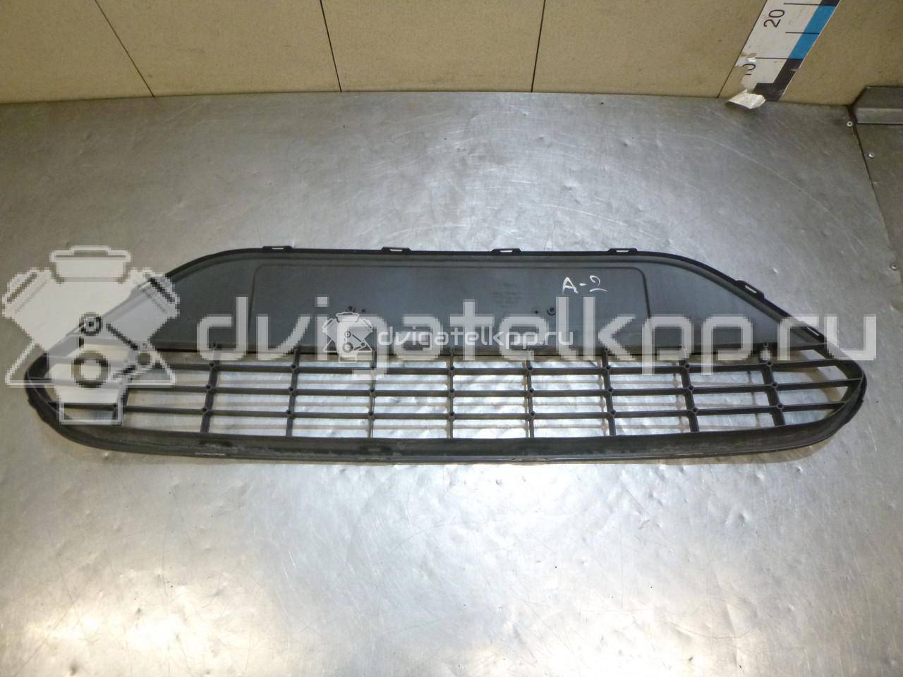 Фото Решетка в бампер центральная  1497510 для Ford Focus {forloop.counter}}