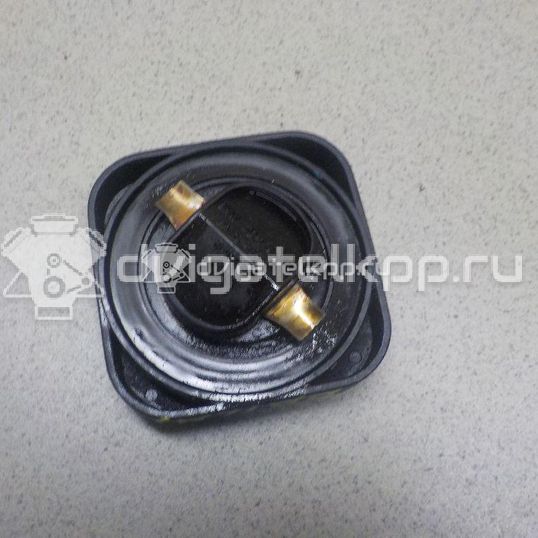 Фото Крышка маслозаливной горловины  LQC100300L для Land Rover Freelander / Range Rover / Discovery / Defender L316