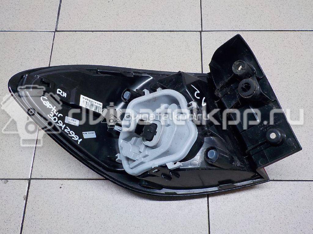 Фото Фонарь задний наружный правый  265509762R для Renault Captur J5 {forloop.counter}}