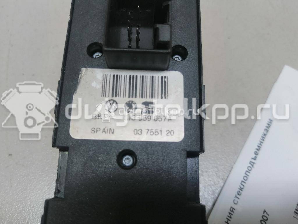 Фото Блок управления стеклоподъемниками  1J3959857A для Skoda Fabia / Octavia {forloop.counter}}