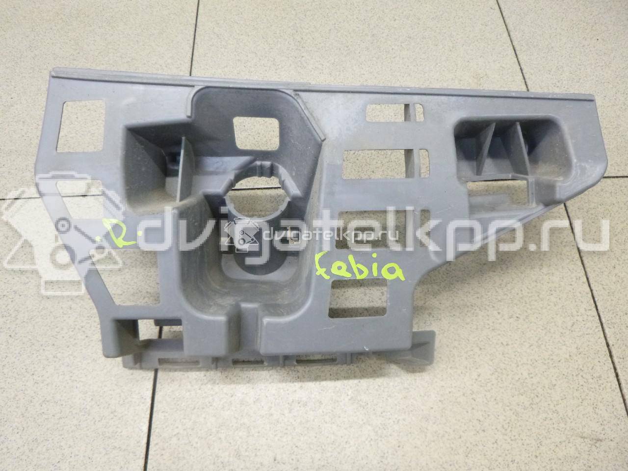 Фото Кронштейн переднего бампера правый  5J0807056A для Skoda Roomster 5J / Fabia {forloop.counter}}