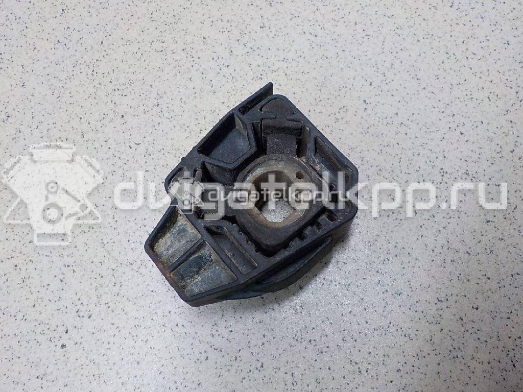 Фото Кронштейн радиатора  6Q0121367A для Volkswagen Fox 5Z1, 5Z3 / Polo / Golf {forloop.counter}}