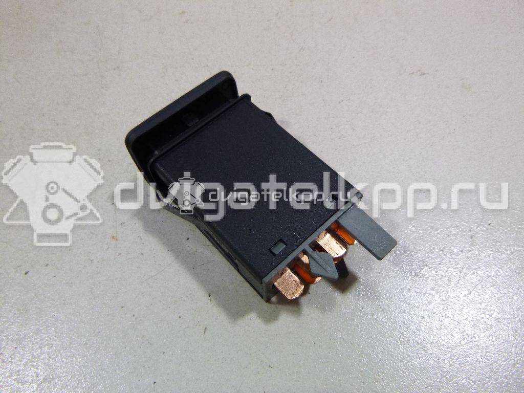 Фото Кнопка аварийной сигнализации  1J0953235J для Volkswagen Bora / Golf {forloop.counter}}