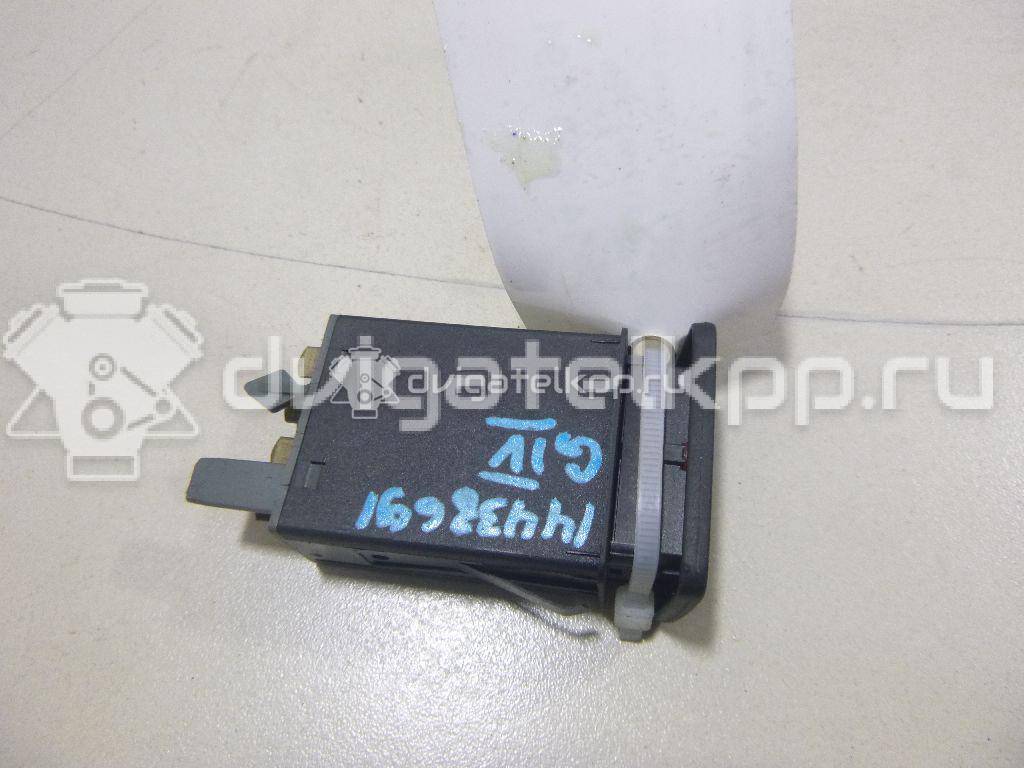 Фото Кнопка аварийной сигнализации  1J0953235J для Volkswagen Bora / Golf {forloop.counter}}