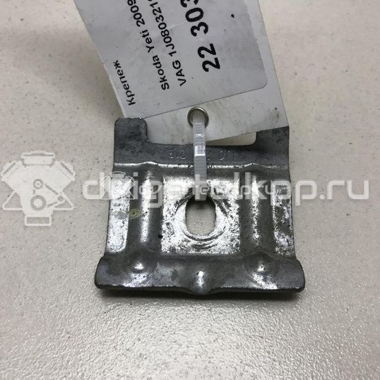 Фото Крепеж  1J0803219 для vw Transporter T5