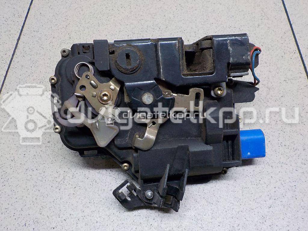 Фото Замок двери задней правой  3B4839016AG для Volkswagen Polo {forloop.counter}}