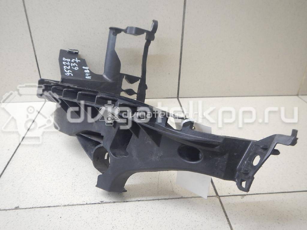 Фото Кронштейн фар левый  8K0805607B для Audi A4 {forloop.counter}}