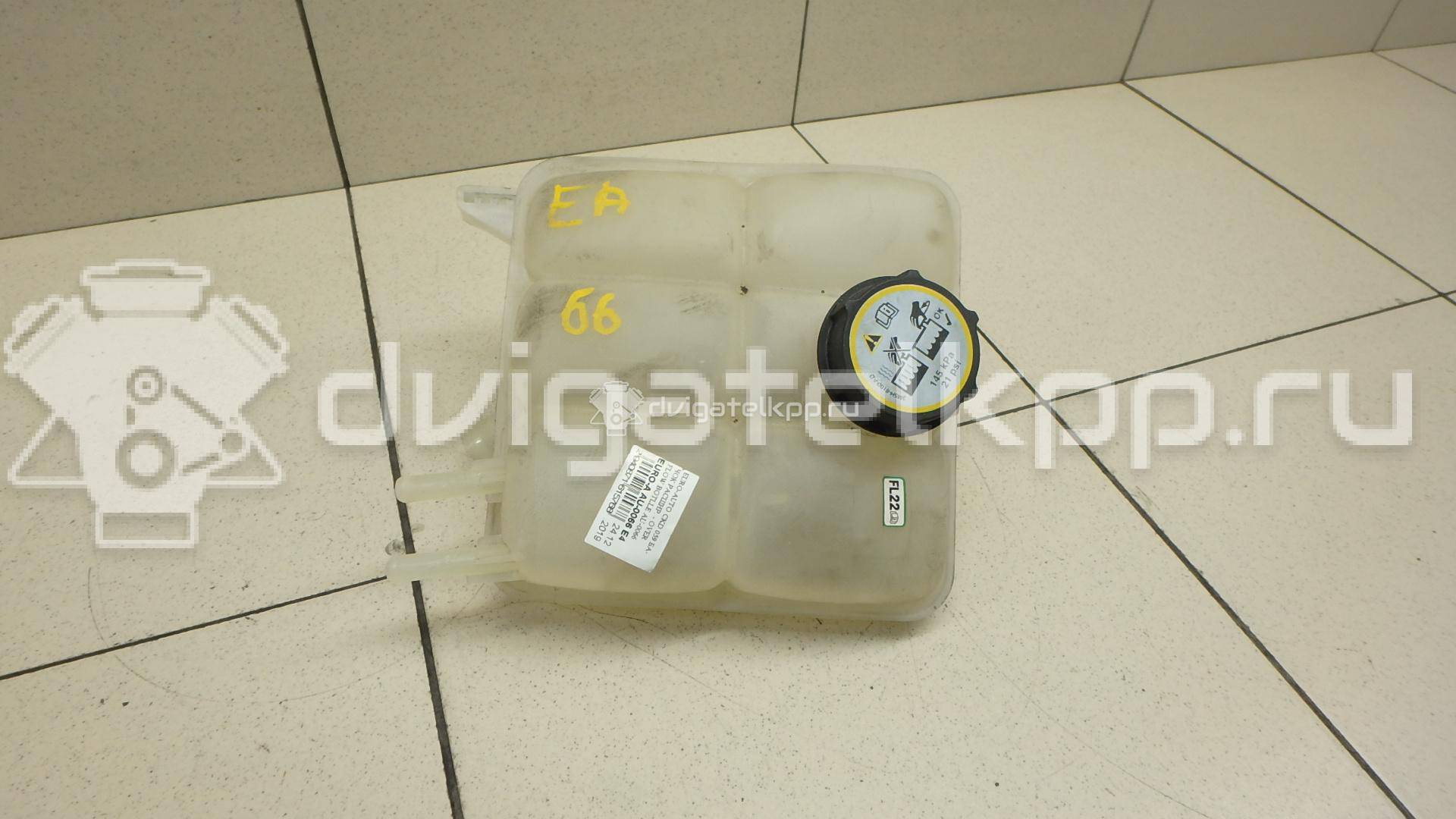 Фото Бачок расширительный  LF8B15350B для volvo C30 {forloop.counter}}