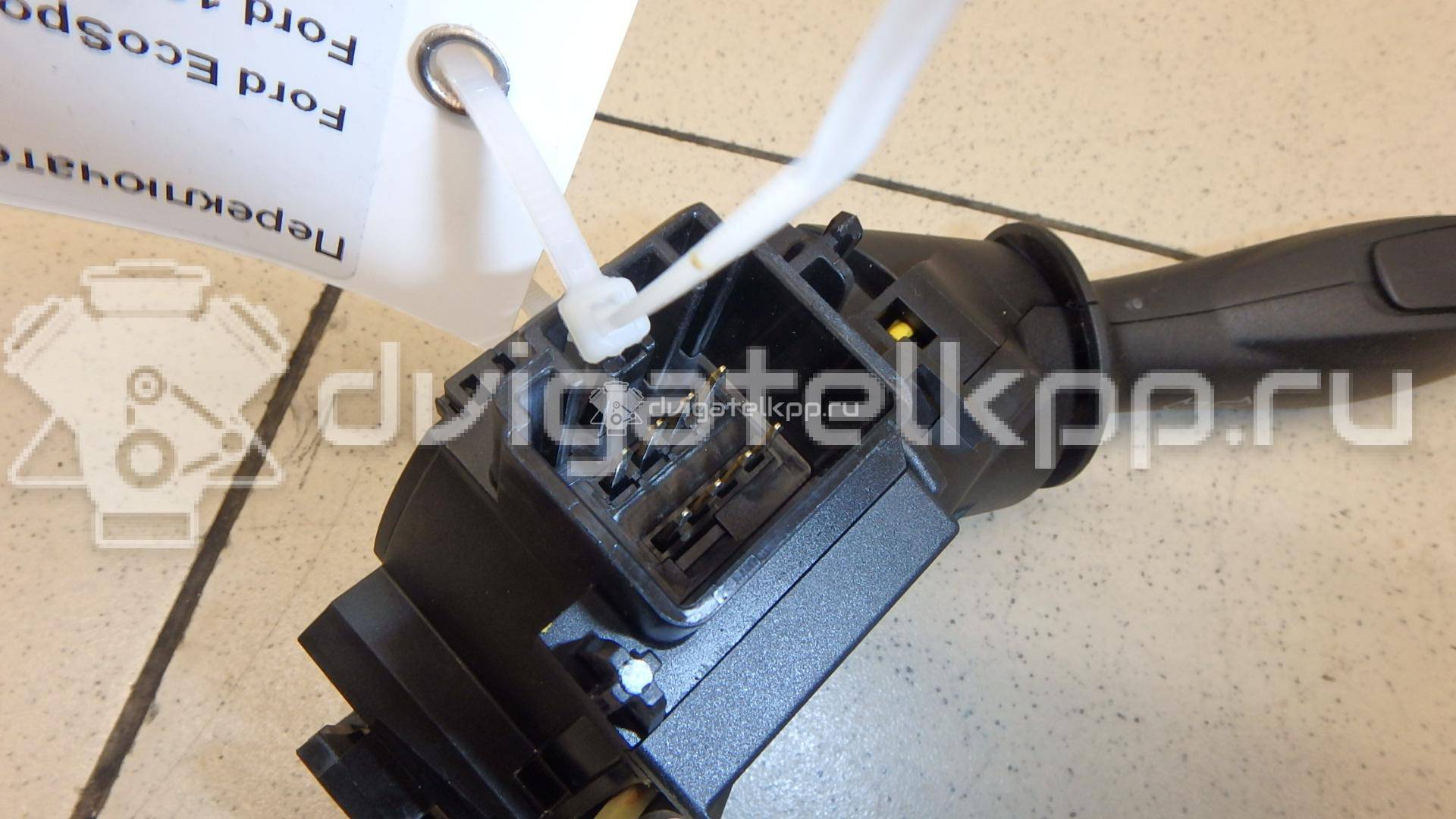 Фото Переключатель поворотов подрулевой  1682336 для Ford Fiesta {forloop.counter}}