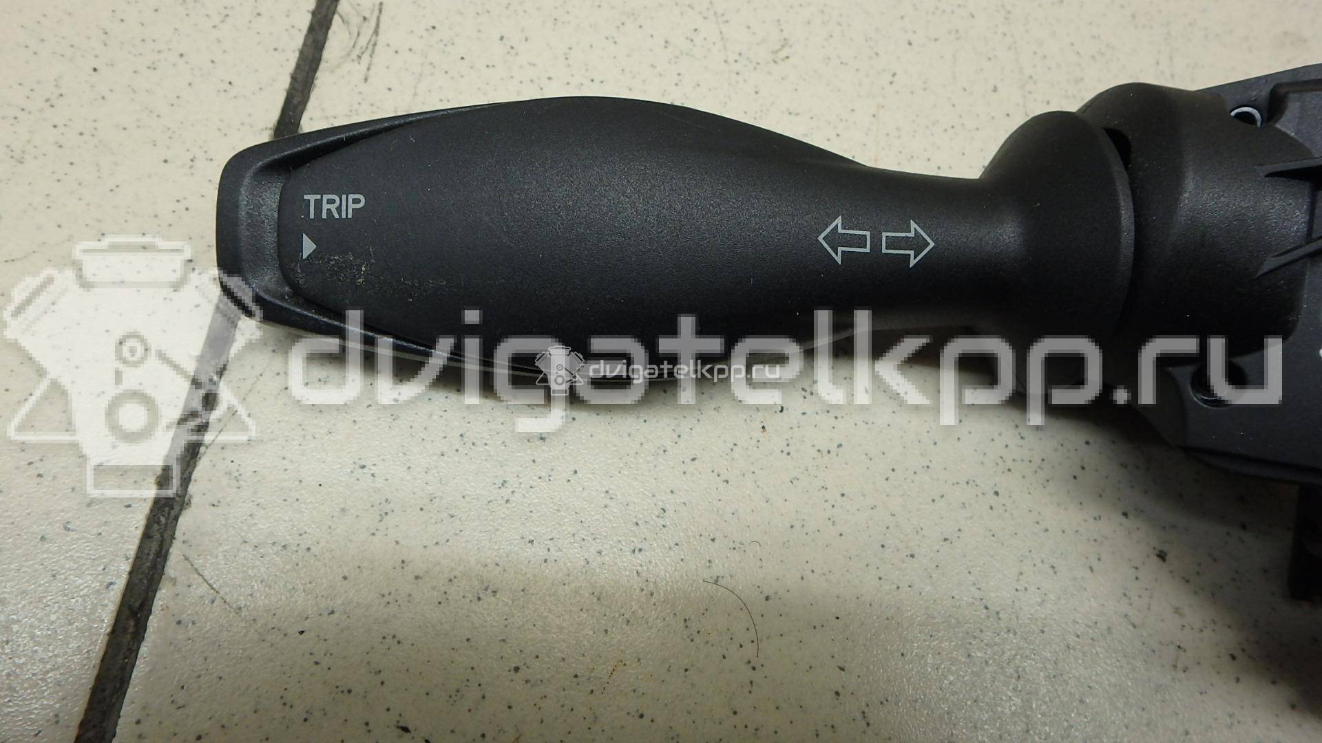 Фото Переключатель поворотов подрулевой  1682336 для Ford Fiesta {forloop.counter}}