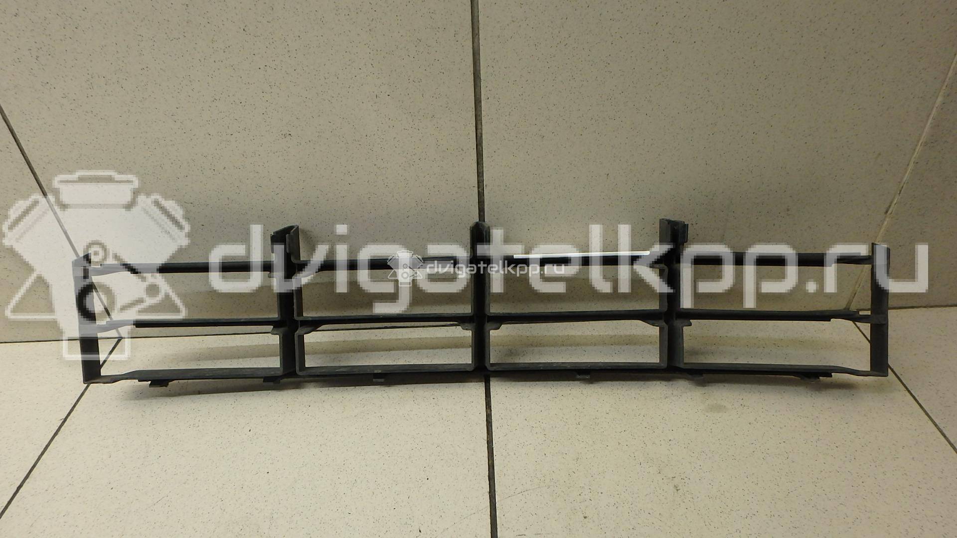 Фото Решетка в бампер центральная  5J0853677A9B9 для Skoda Roomster 5J / Fabia {forloop.counter}}