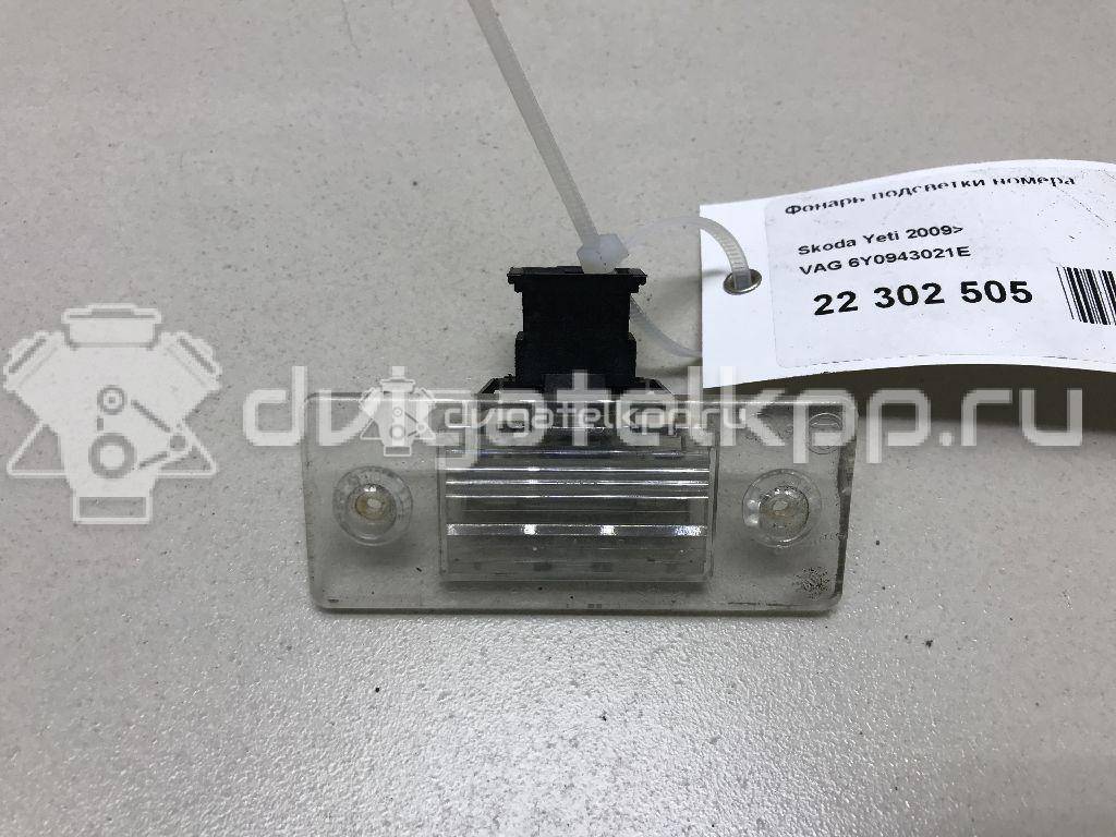 Фото Фонарь подсветки номера  6Y0943021E для Skoda Fabia / Yeti 5L {forloop.counter}}