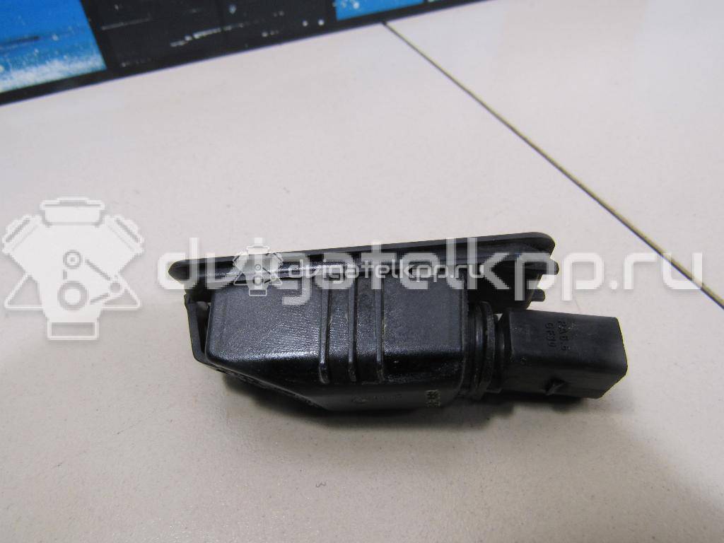 Фото Фонарь подсветки номера  1K8943021 для Volkswagen Scirocco / Polo / Touran / Amarok S1B / New Beetle {forloop.counter}}