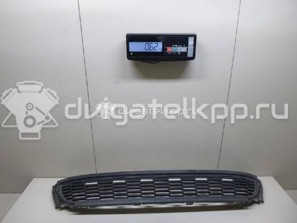 Фото Решетка в бампер центральная  6R0853677A9B9 для Volkswagen Polo {forloop.counter}}