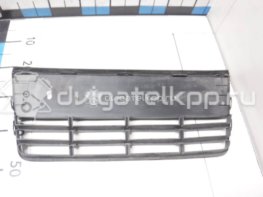 Фото Решетка в бампер центральная  1718734 для Ford Focus {forloop.counter}}