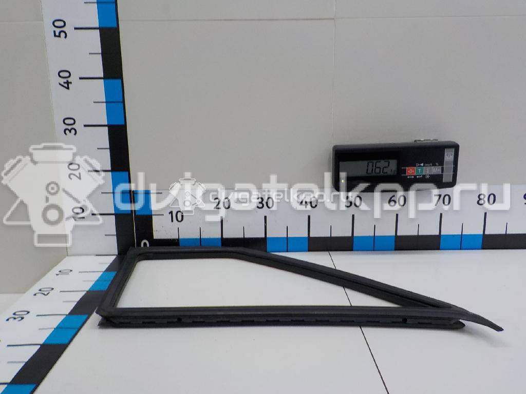 Фото Уплотнитель форточки левой  9017250120 для mercedes benz Sprinter (901-905)/Sprinter Classic (909) {forloop.counter}}