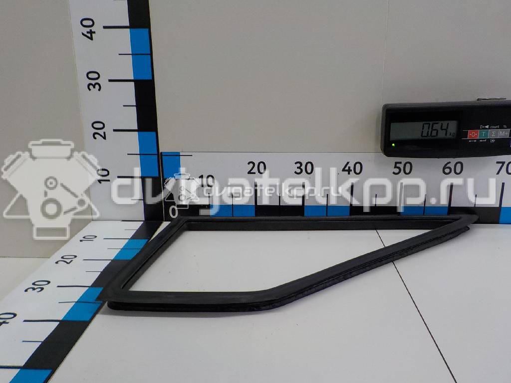 Фото Уплотнитель форточки правой  9017250220 для mercedes benz Sprinter (901-905)/Sprinter Classic (909) {forloop.counter}}