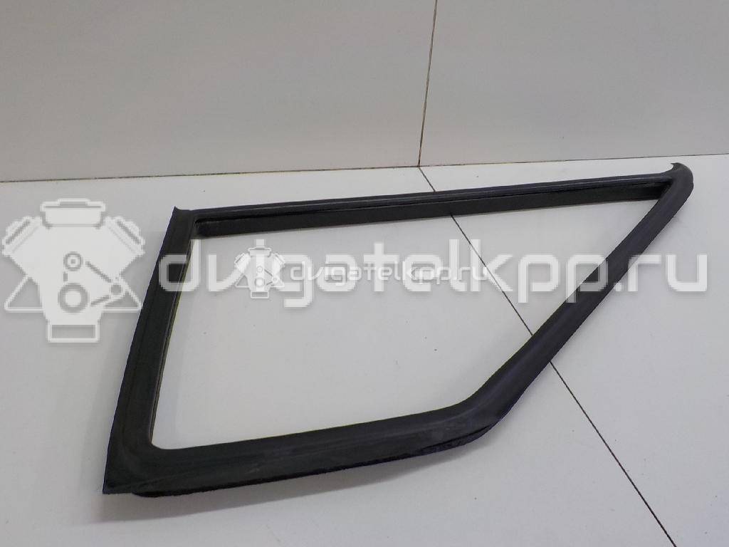 Фото Уплотнитель форточки правой  9017250220 для mercedes benz Sprinter (901-905)/Sprinter Classic (909) {forloop.counter}}