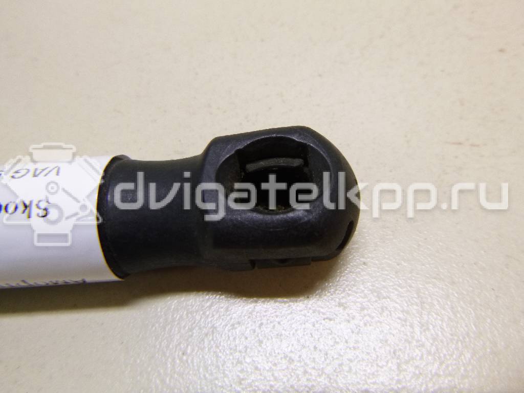Фото Амортизатор двери багажника  5E5827550L для Skoda Octavia {forloop.counter}}